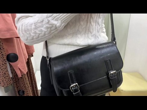 ❤️ Offentlig onani av den unga slynan FeralBerry med en dildo i provrummet Fuckingvideo at sv.porn-milf-300.ru ﹏